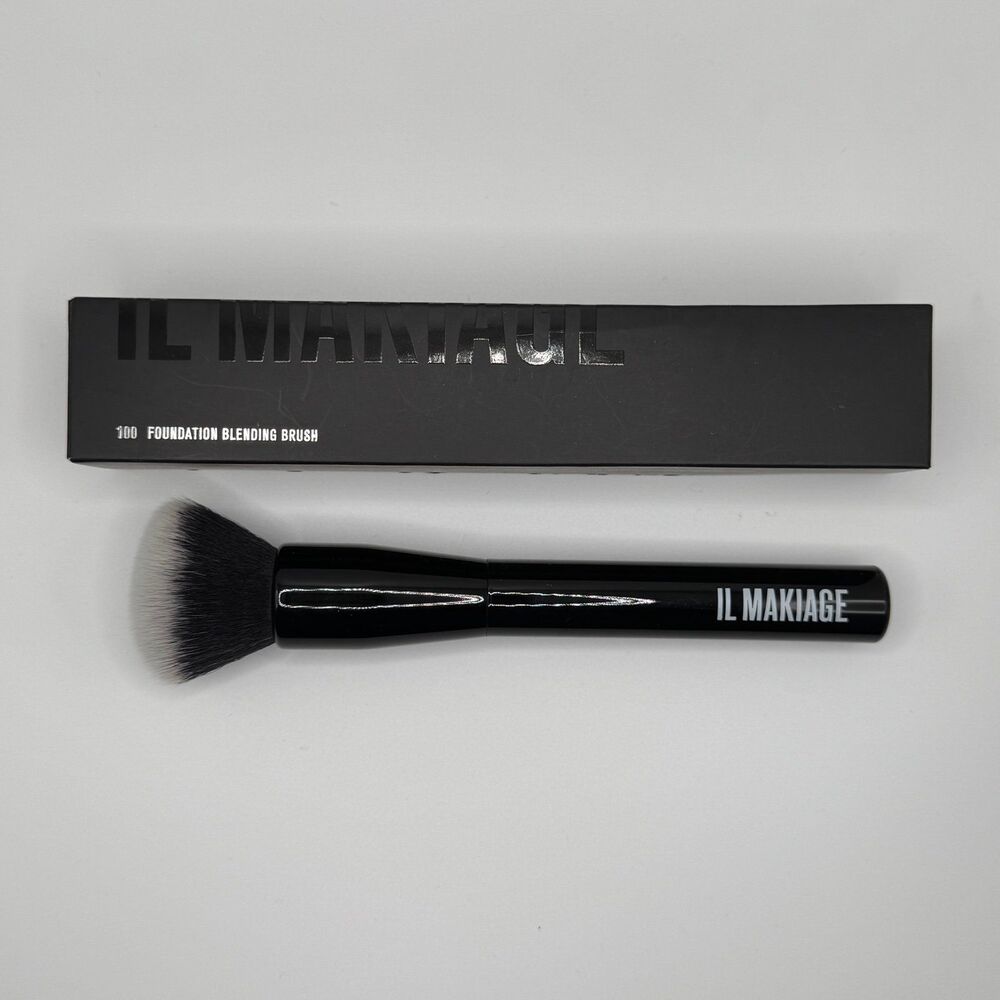 IL Makiage 100 Foundation Blending Brush